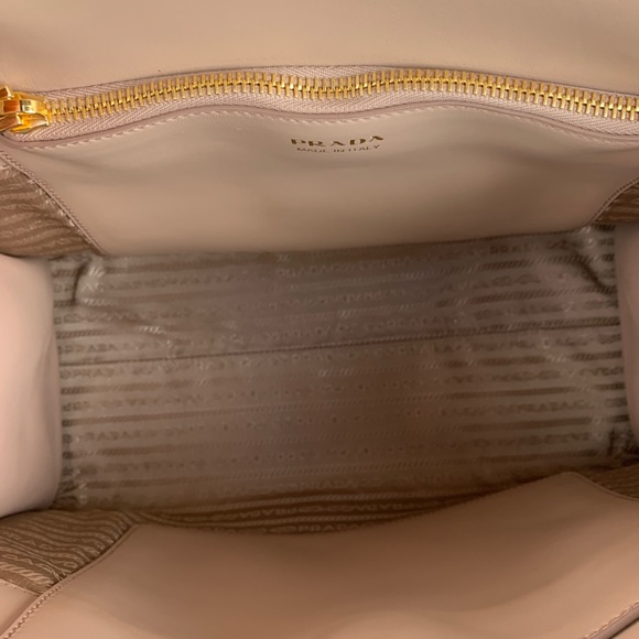 Prada Large Monochrome Tote in Cipria - Picture 8 of 8